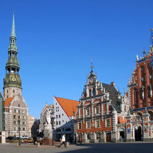 RIGA-piazza-del-municipio-citta-vecchia