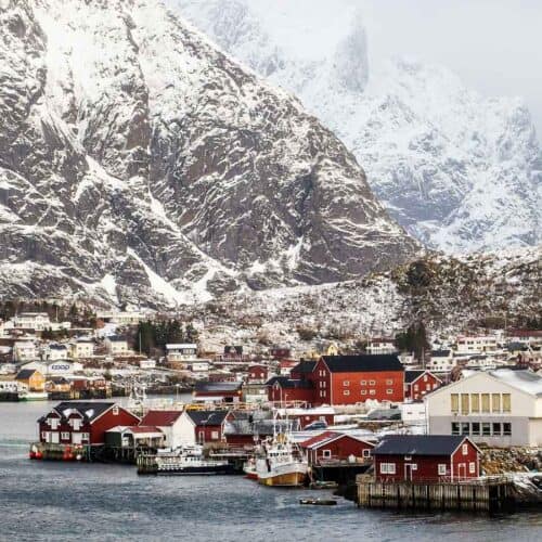 vista-innevata-delle-montagne-della-norvegia