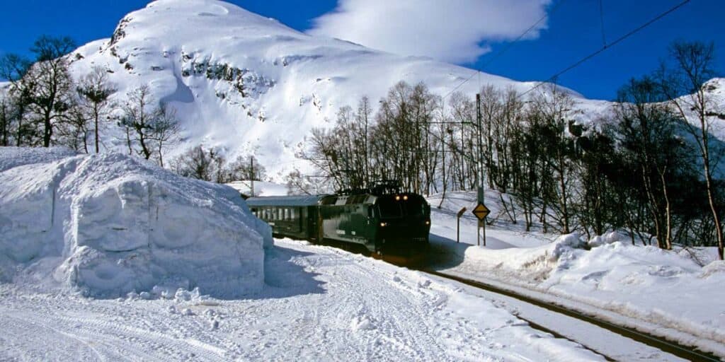 aurora-boreale-in-lapponia-escursione-in-treno