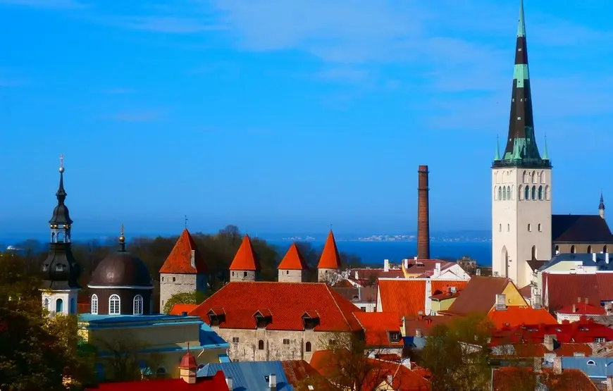 tour-paesi-baltici-tallin-torri-rosse