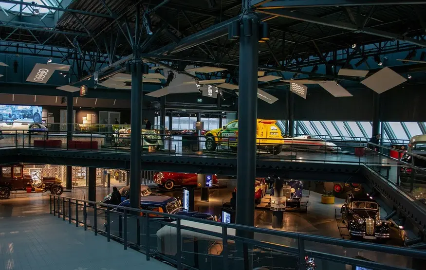 riga-mercatini-natalizi-museo-macchine-d-epoca-riga-lettonia