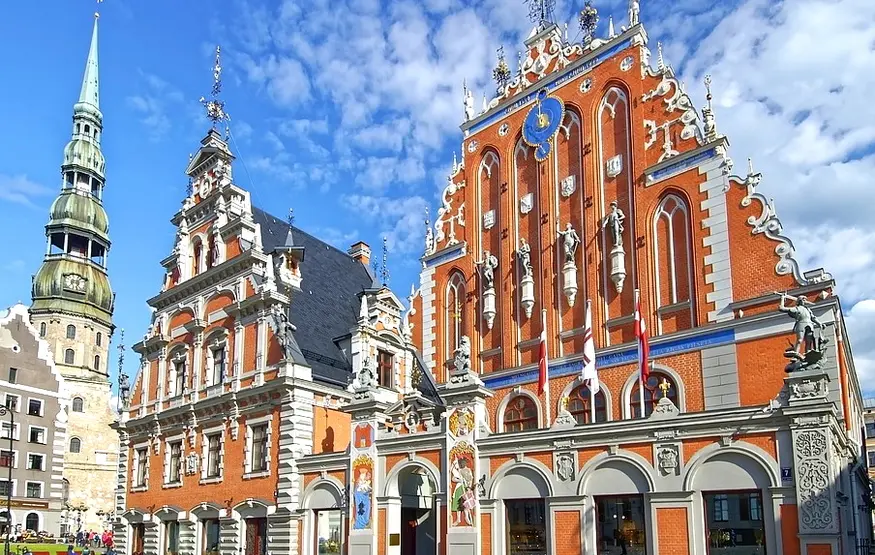 riga-lettonia-facciata-edifici-storici