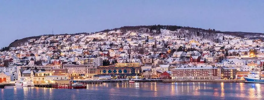 tromso-capodanno-artico-città-neve